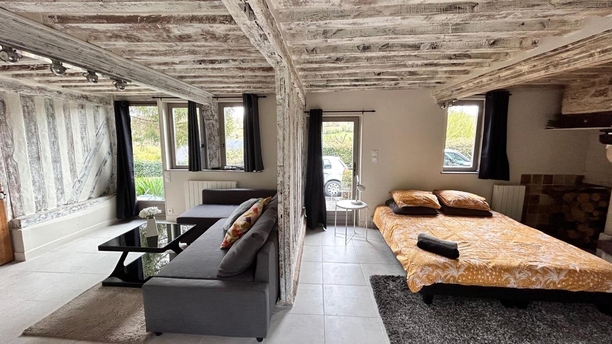 La Longère Des Amoureux Hébergement de vacances La Rivière-Saint-Sauveur